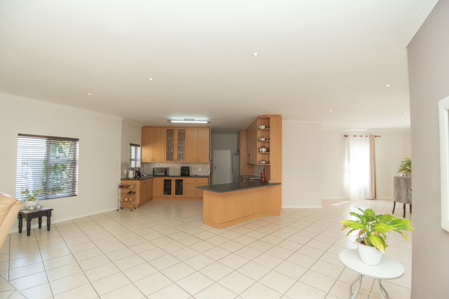 4 Bedroom Property for Sale in Summerstrand Eastern Cape
